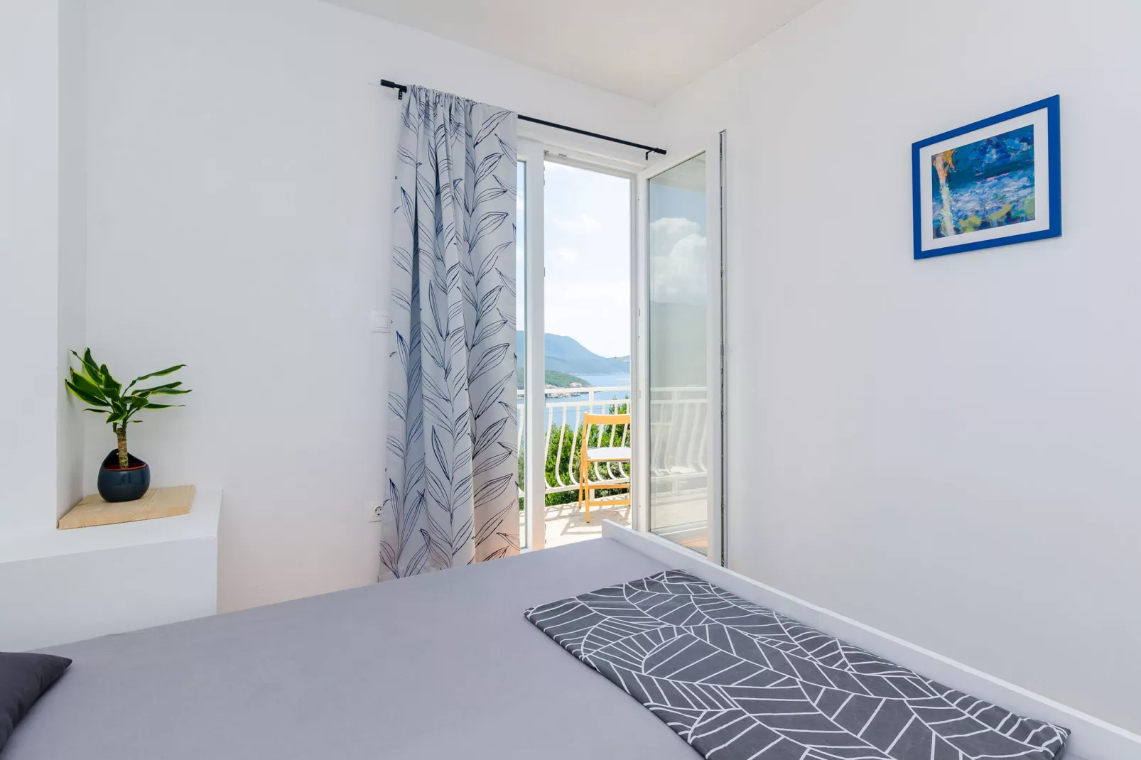 Apartment Konak - Two Bedroom Apartment with Terrace and Sea View-Slaapkamer