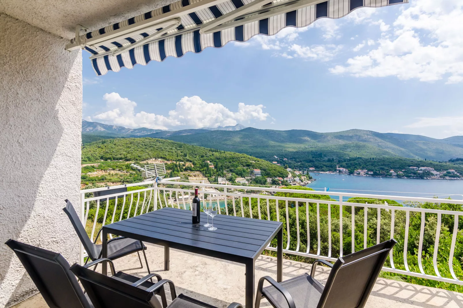 Apartment Konak - Two Bedroom Apartment with Terrace and Sea View-Terrasbalkon