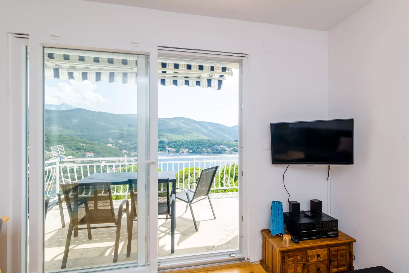 Apartment Konak - Two Bedroom Apartment with Terrace and Sea View-Terrasbalkon