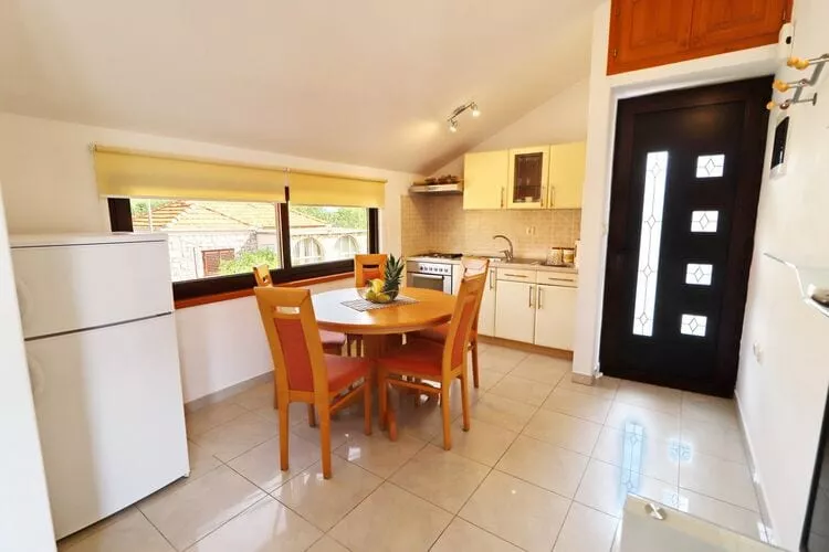 Apartment Josipa  Vela Luka- Studio Apartment with Balcony and Sea View-Woonkamer