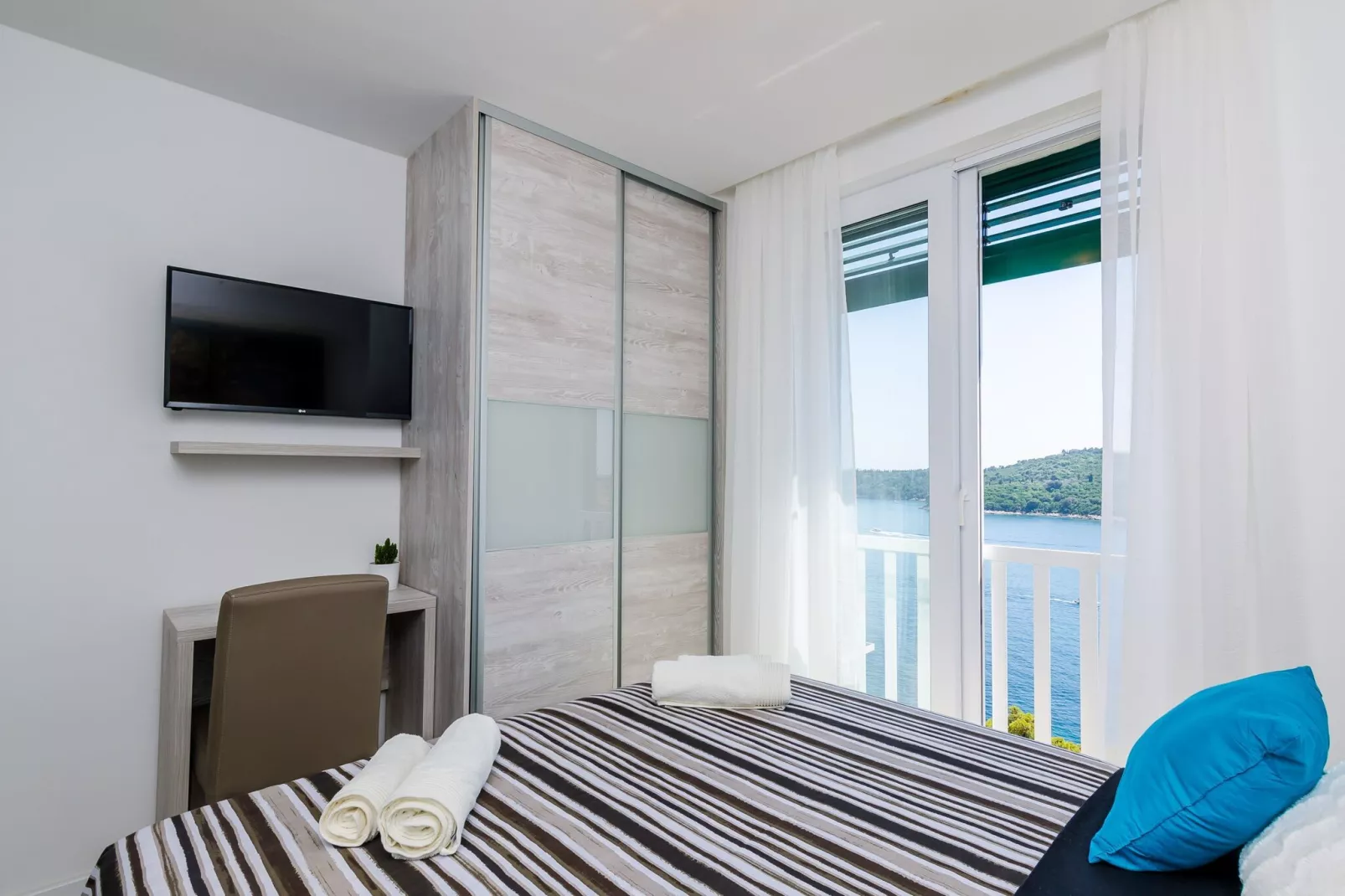 Apartments Lazarin - One Bedroom Apartment with Balcony and Sea View (2 Mali )-Slaapkamer