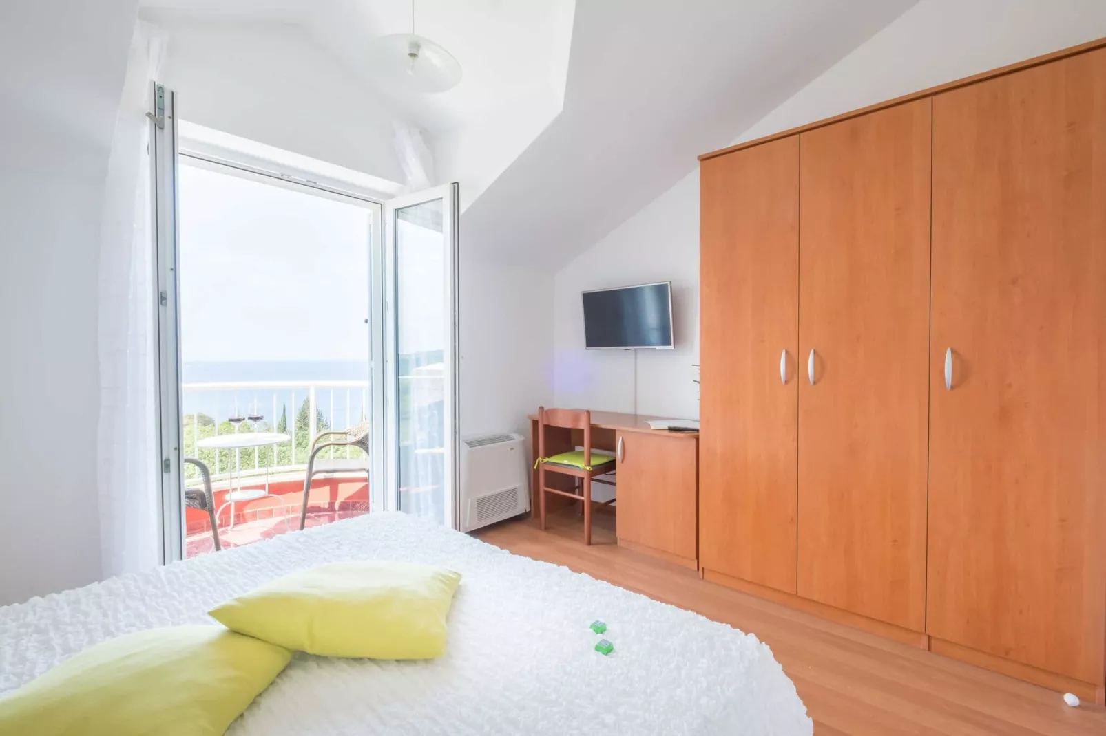Villa Panorama Dubrovnik (S2) - Comfort Double Room with Balcony and Sea View-Slaapkamer