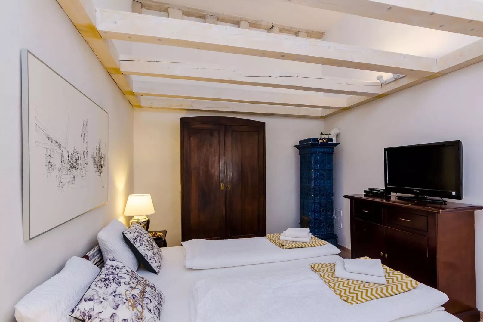 Midtown Apartments - Studio Apartment with Street view-Slaapkamer