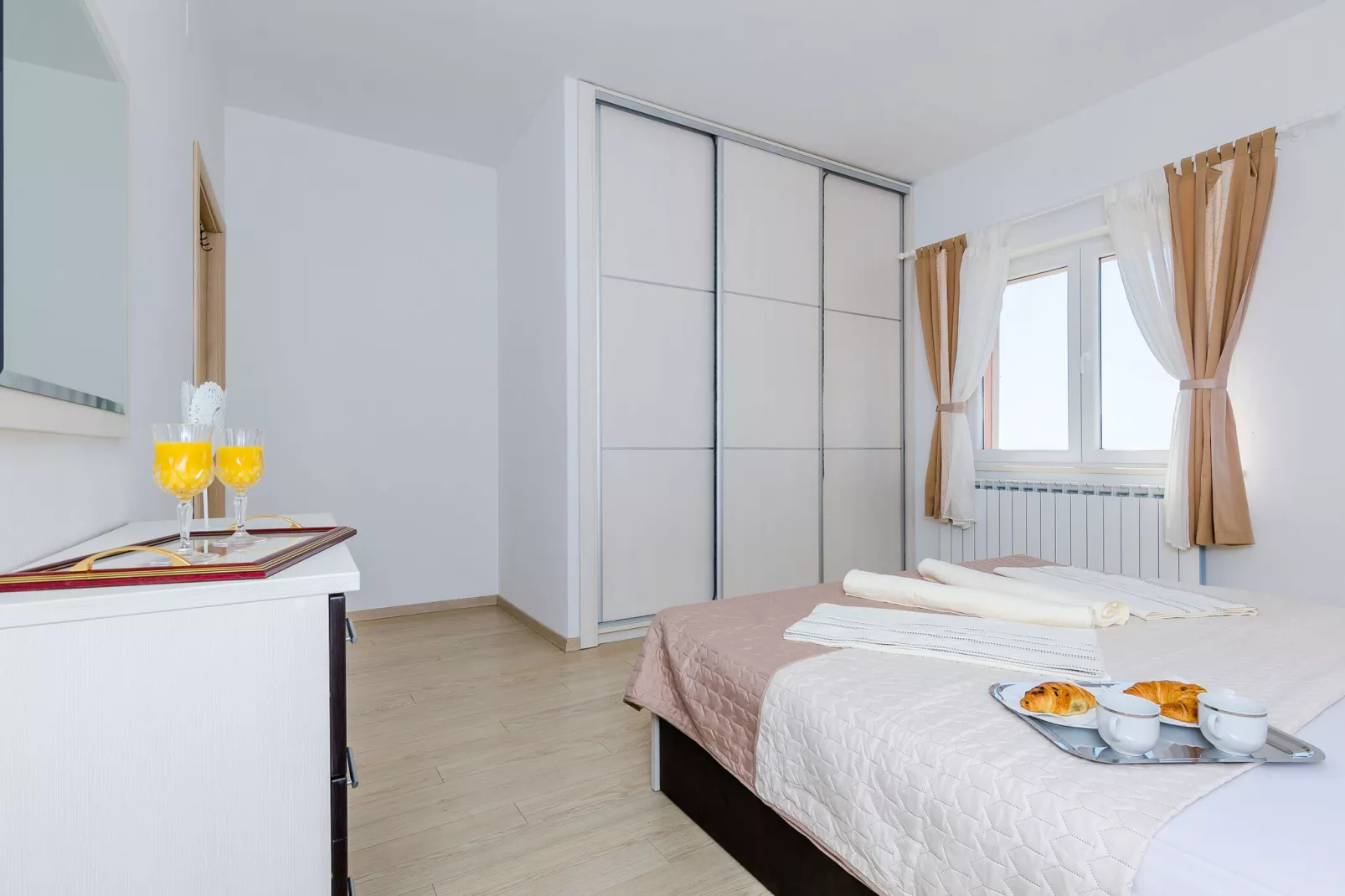 Villa Dragić- Four Bedroom Villa with Swimming Pool, Terrace and Sea View