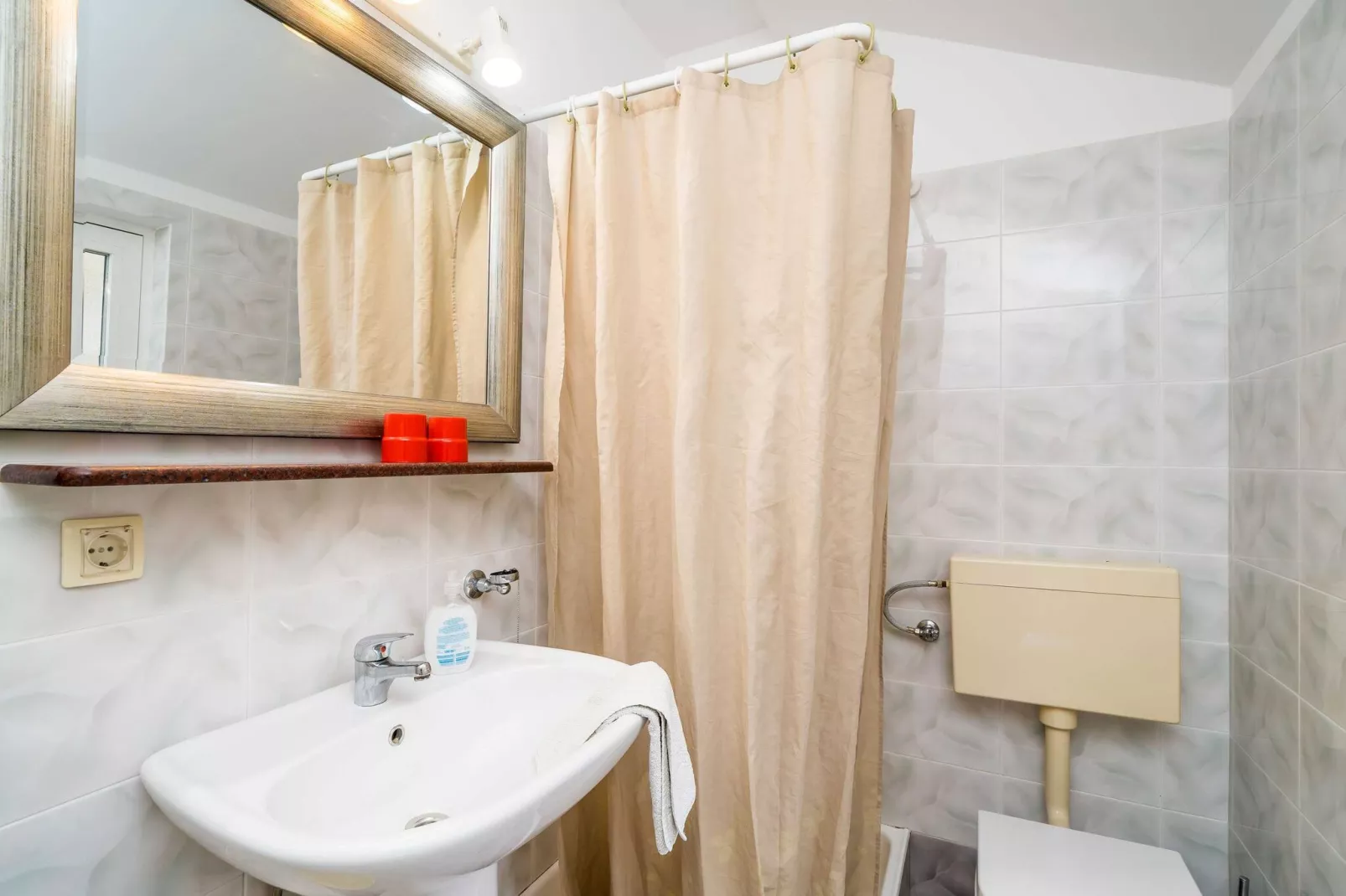 Apartment Villa Palma- Studio Apartment with Balcony and Sea View (Studio apartman 1)-Badkamer