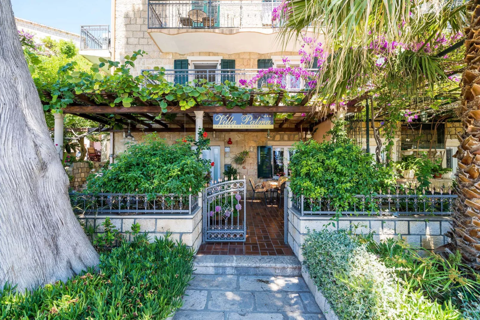 Apartment Villa Palma- Studio Apartment with Balcony and Sea View (Studio apartman 1)-Buitenlucht