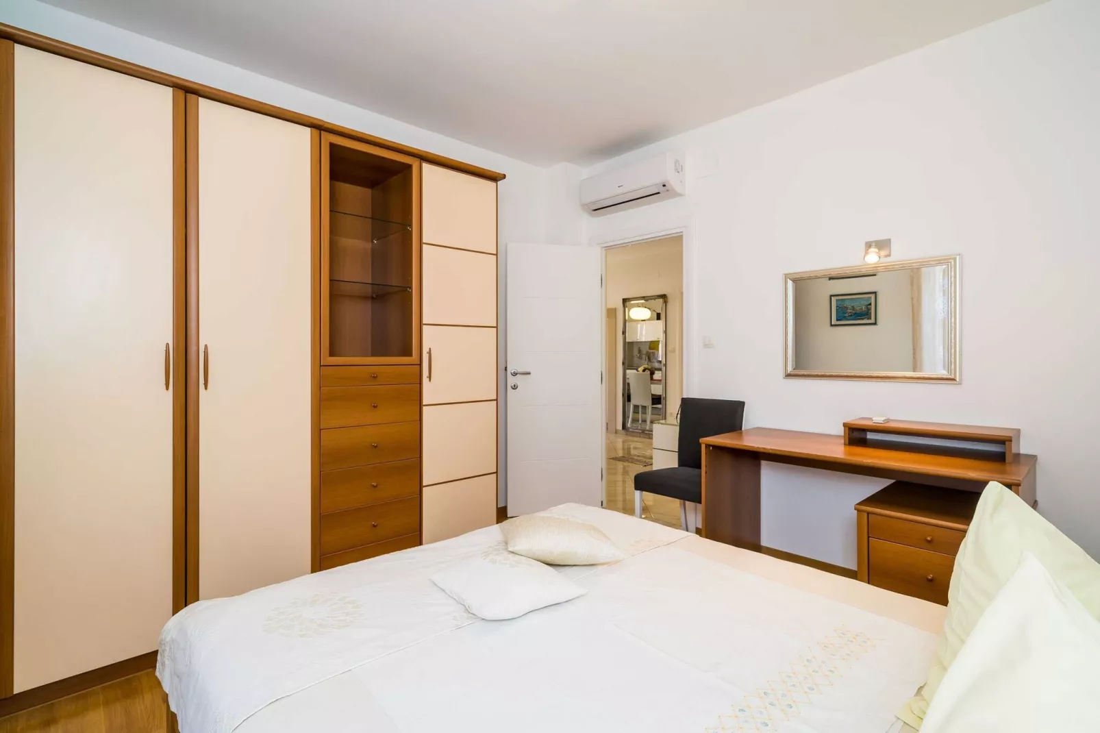 Apartment Villa Palma- Two Bedroom Apartment with Terrace and Sea View ( Apartman 4)