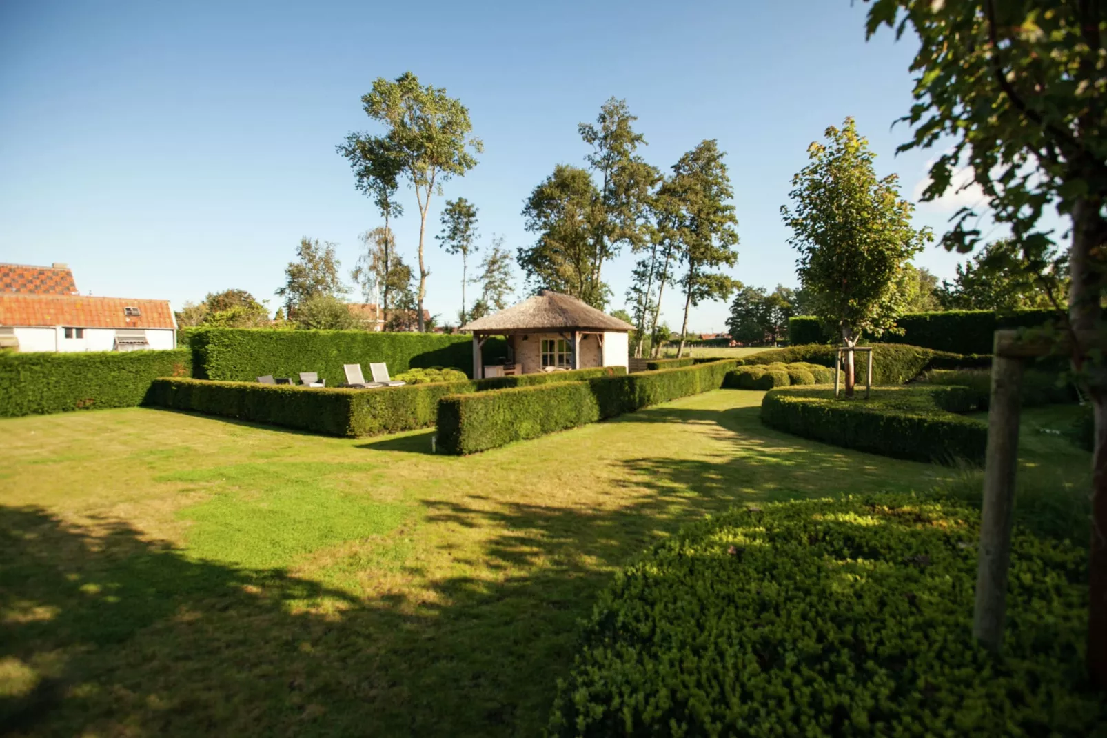 Villa de Luxe-Tuinen zomer