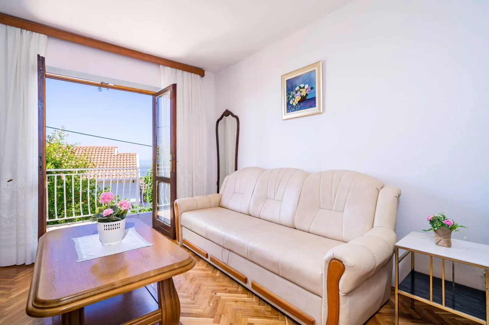 Apartments Stella - Three-Bedroom Apartment with Balcony and Terrace-Woonkamer