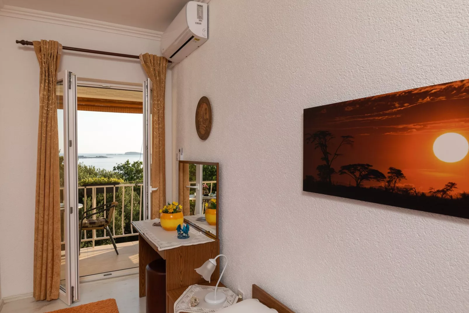 Apartments Belenum - Double Room with Balcony and Sea View (no.2)-Slaapkamer