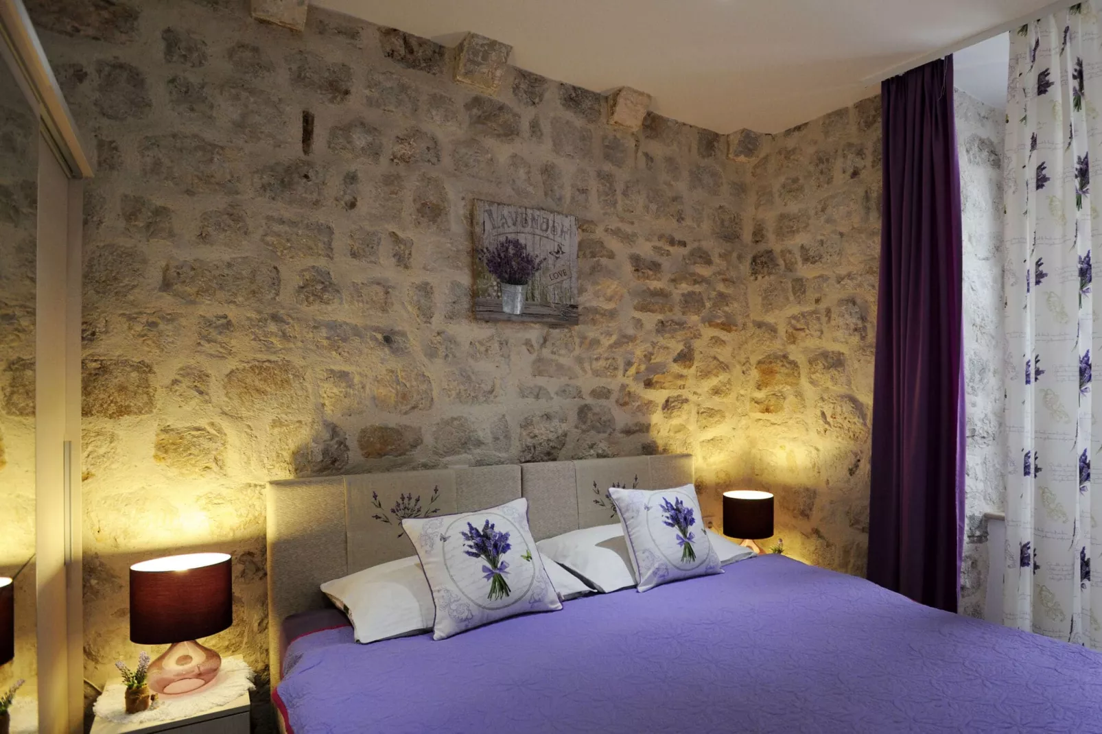 L & L Old Town Apartments - One bedroom Apartment (Lavander)-Slaapkamer