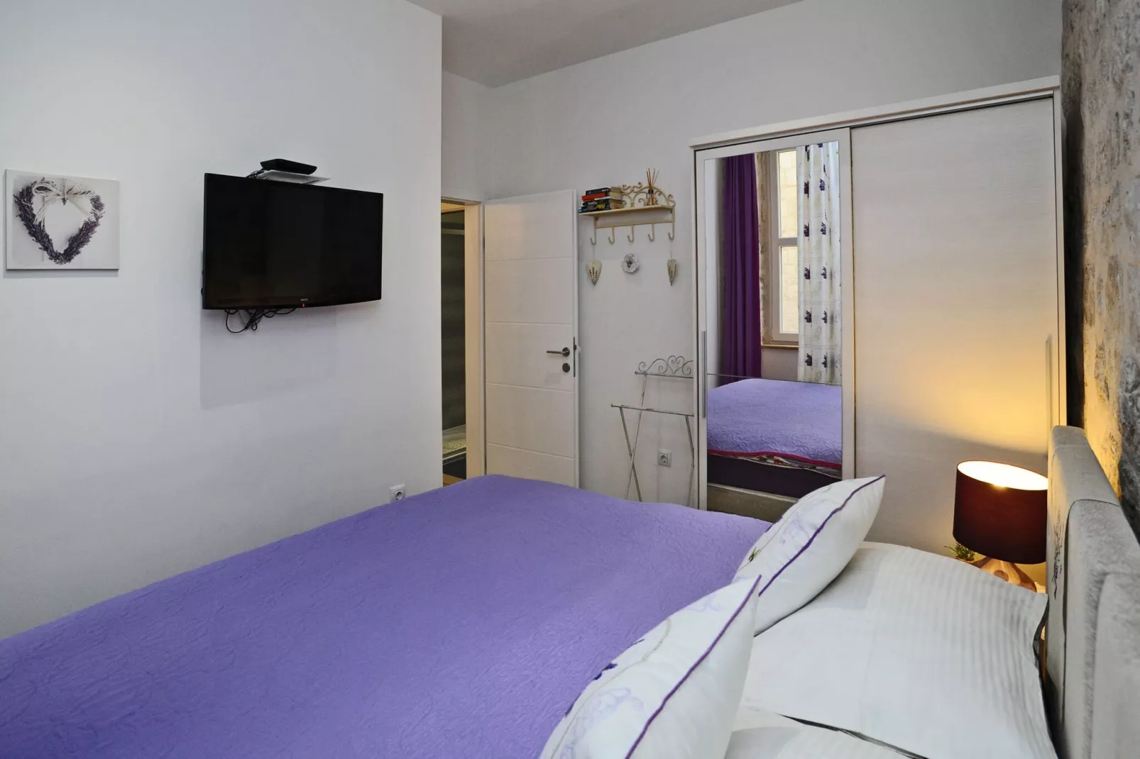 L & L Old Town Apartments - One bedroom Apartment (Lavander)-Slaapkamer