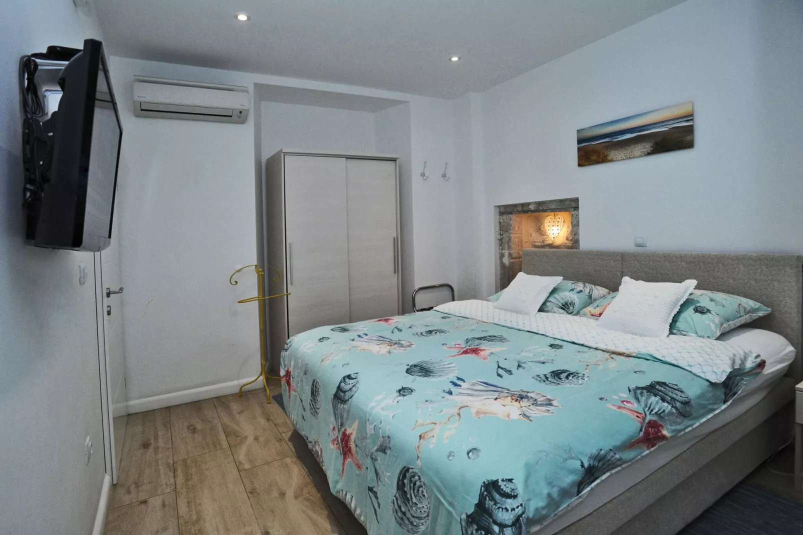 L & L Old Town Apartments - Studio Apartment ( Lacroma)-Slaapkamer