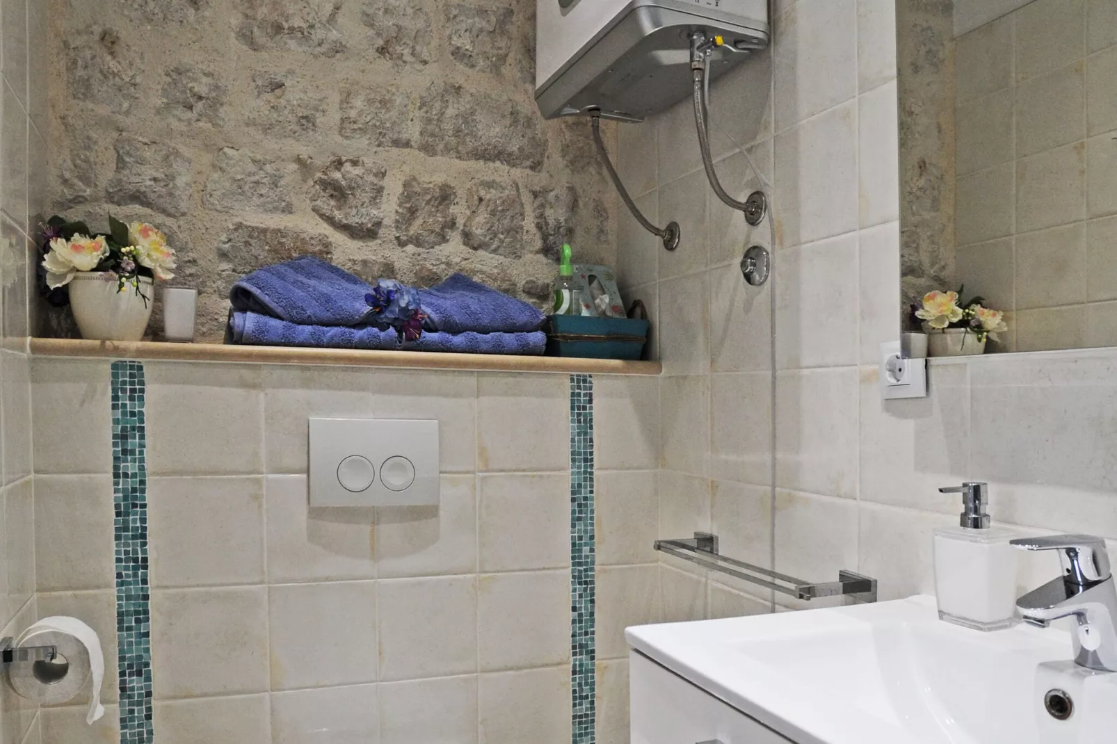 L & L Old Town Apartments - Studio Apartment ( Lacroma)-Badkamer