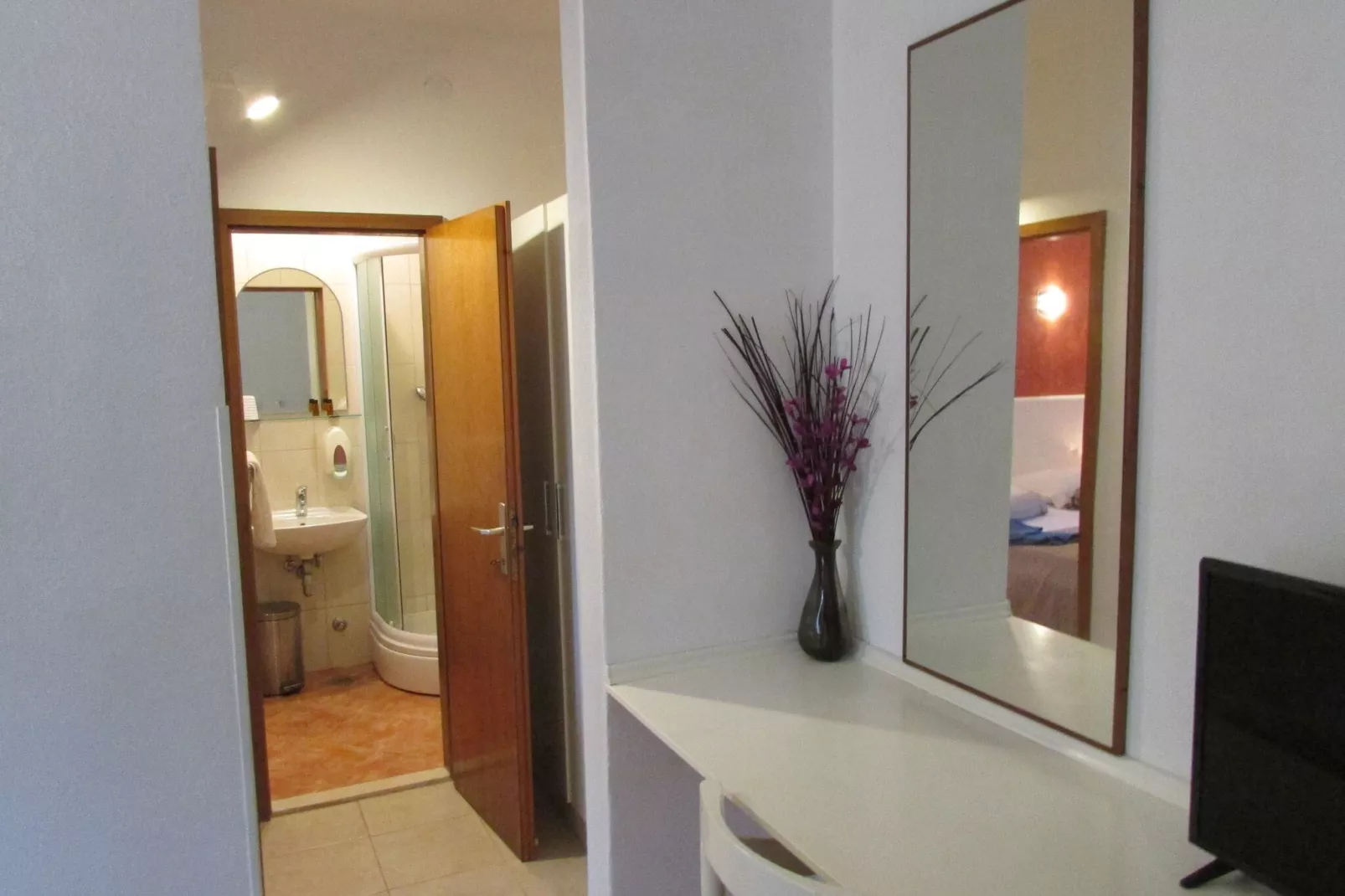 Villa Mirosa-Standard Double Room ( 2 )-Binnen