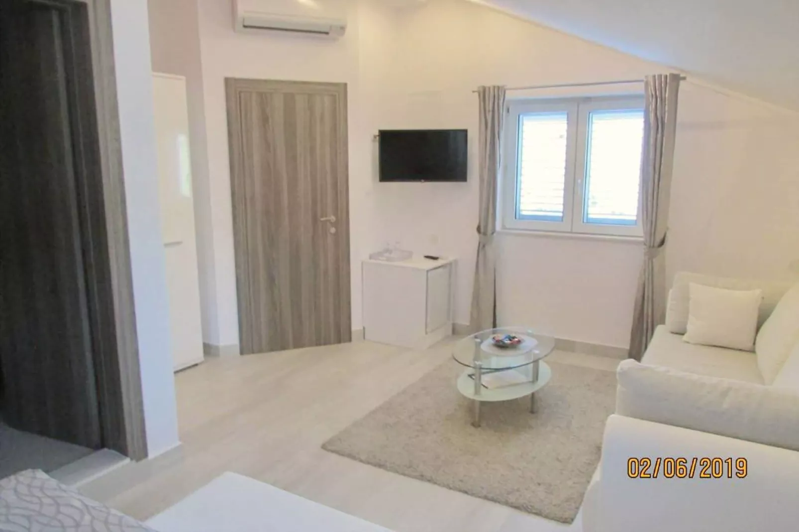 Villa Mirosa-Double Room with Forest View ( 7 )-Binnen