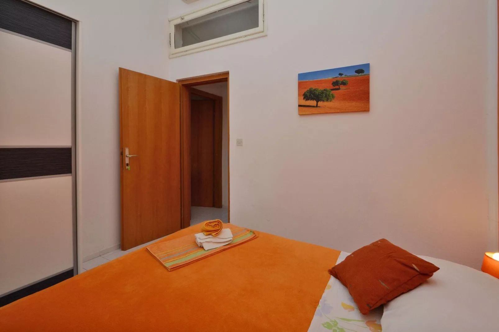 LaidBack Apartments - Comfort One Bedroom Apartment with Balcony and Sea View (Green)