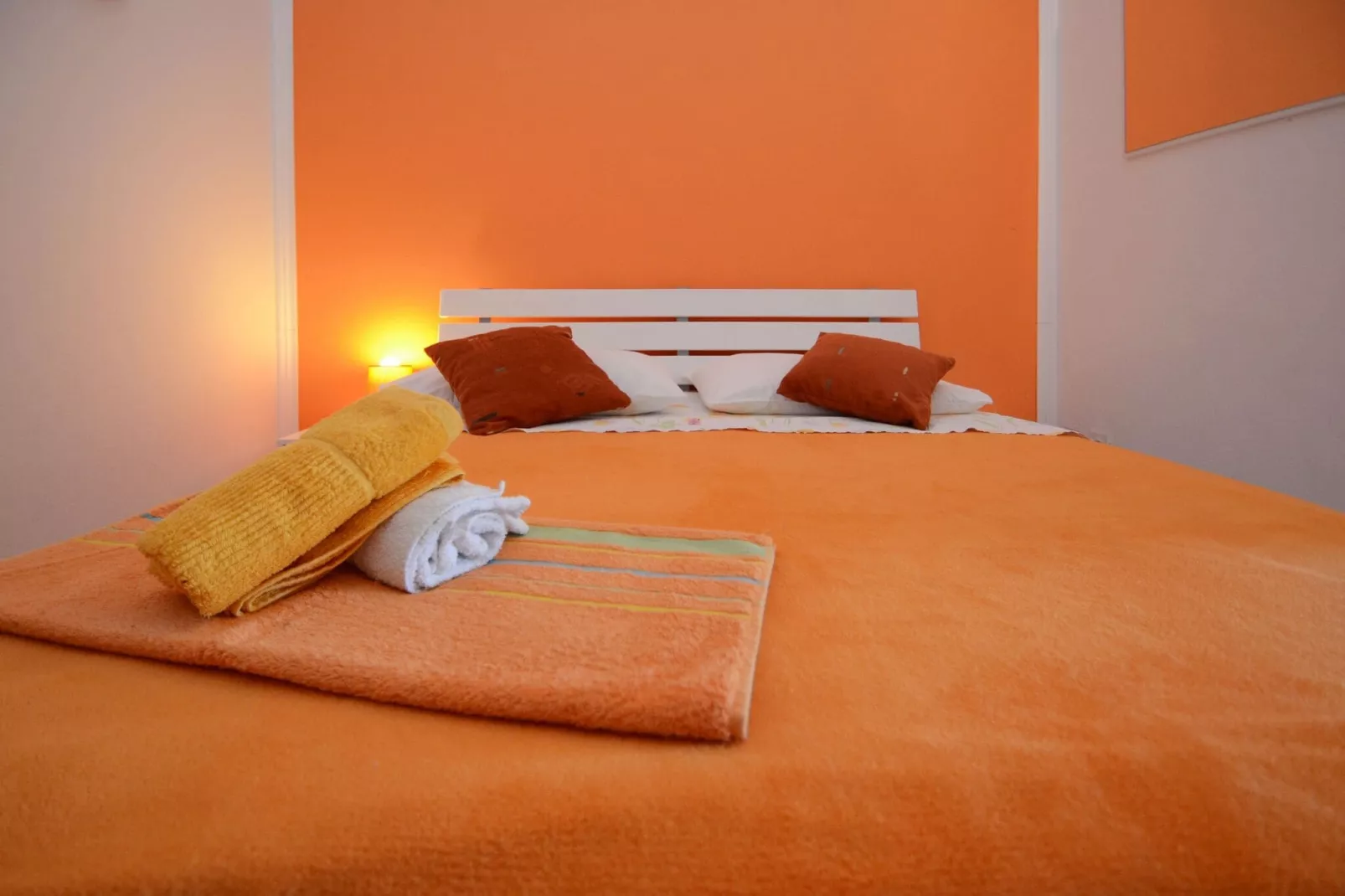 LaidBack Apartments - Comfort One Bedroom Apartment with Balcony and Sea View (Green)-Slaapkamer