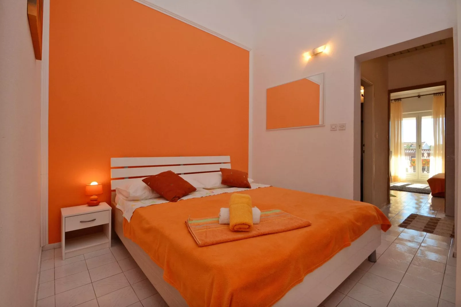 LaidBack Apartments - Comfort One Bedroom Apartment with Balcony and Sea View (Green)-Slaapkamer