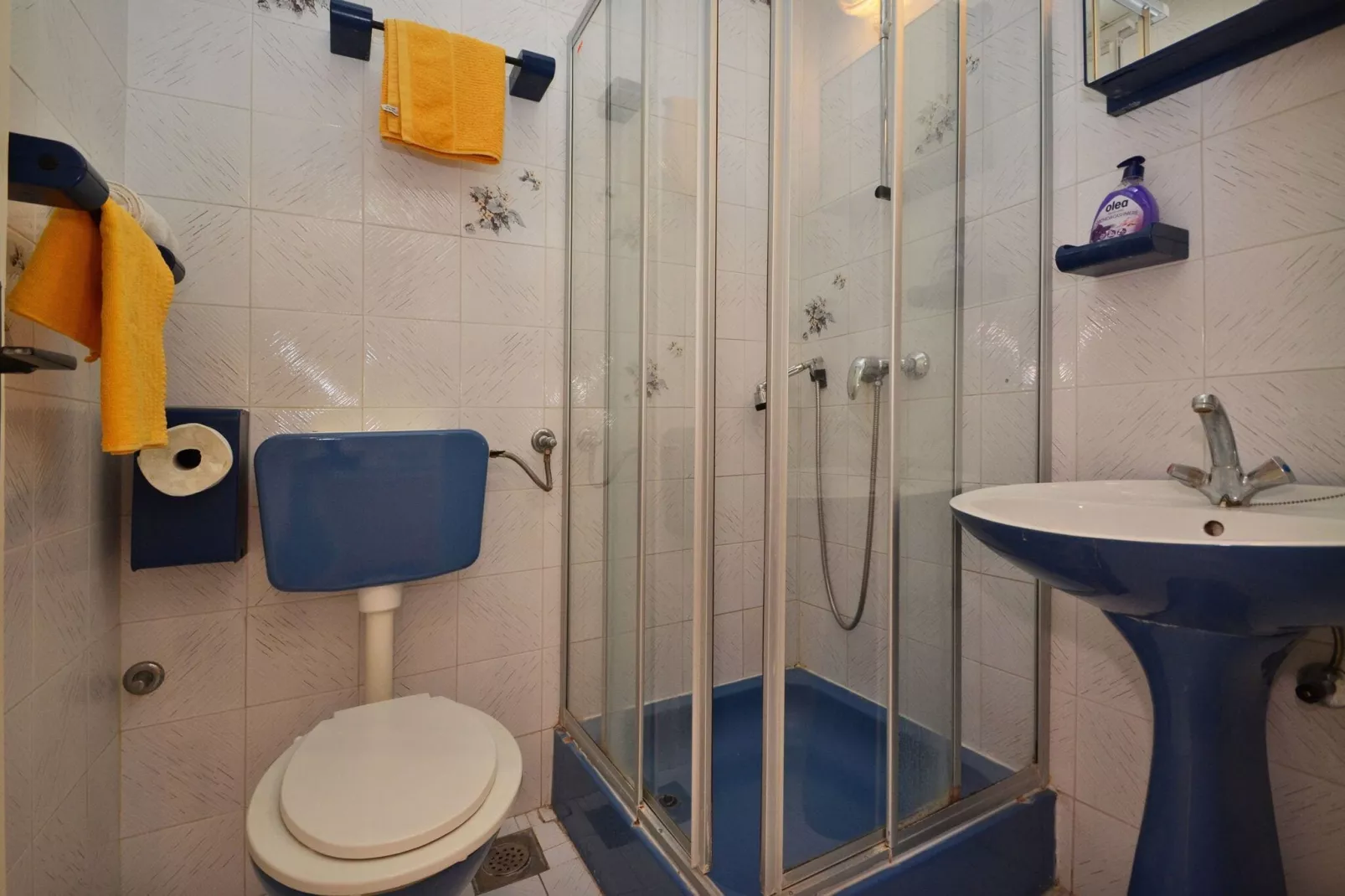 LaidBack Apartments - Comfort One Bedroom Apartment with Balcony and Sea View (Green)-Badkamer