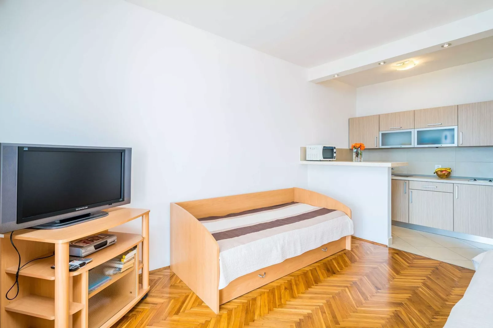 Apartments Marnic Blue Chill- Comfort Studio Apartment(S3)-Woonkamer