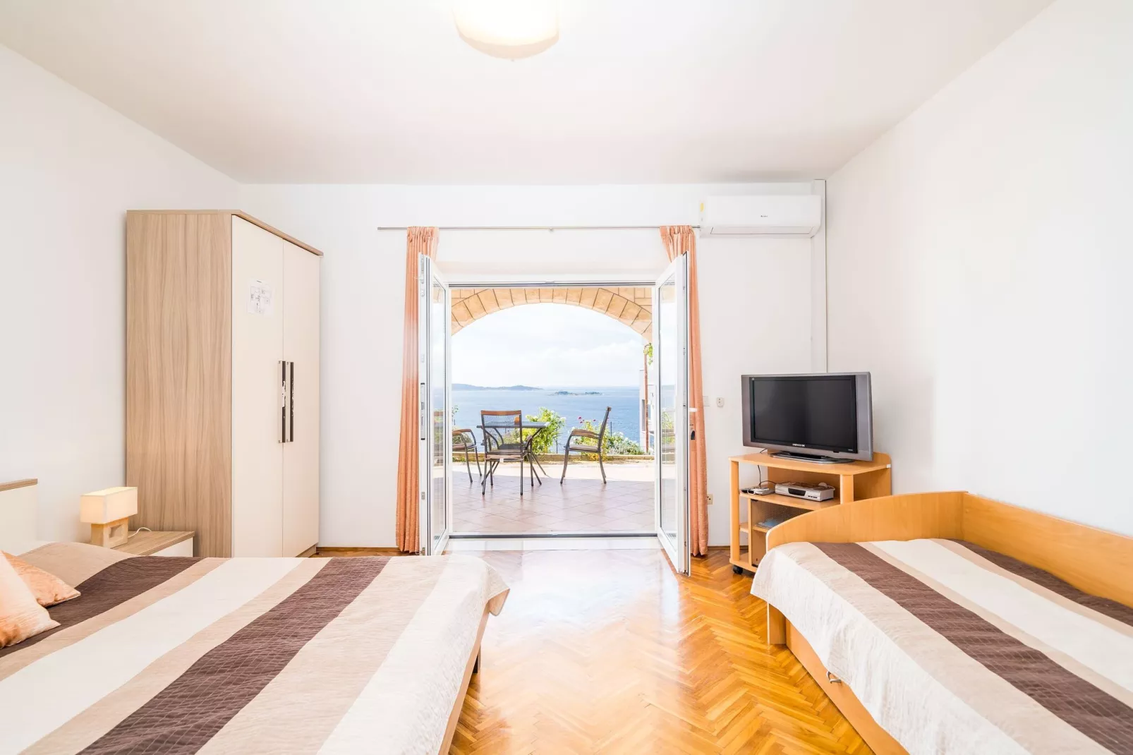 Apartments Marnic Blue Chill- Comfort Studio Apartment(S3)-Woonkamer