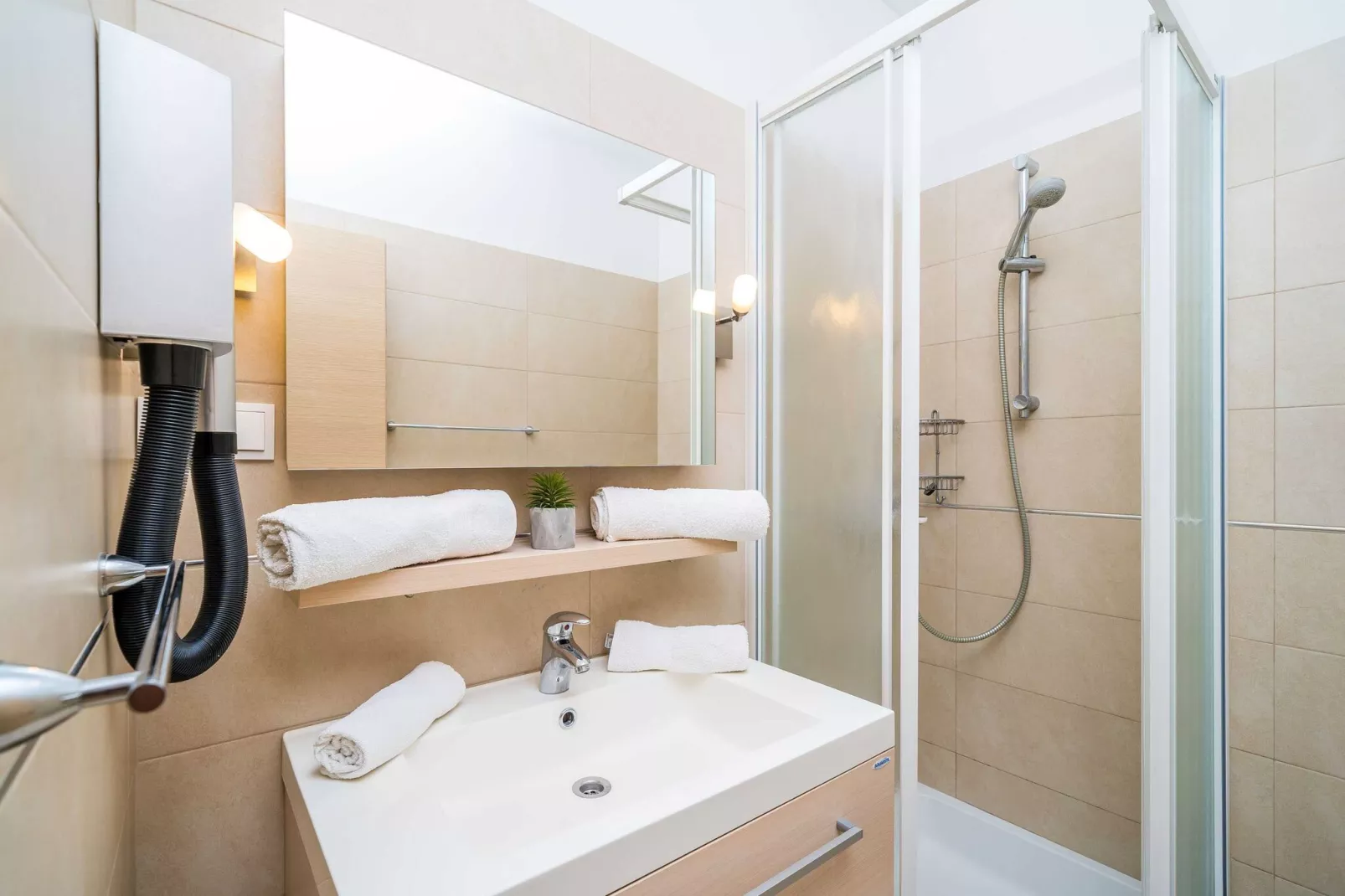 Apartments Marnic Blue Chill- Comfort Studio Apartment(S3)-Badkamer