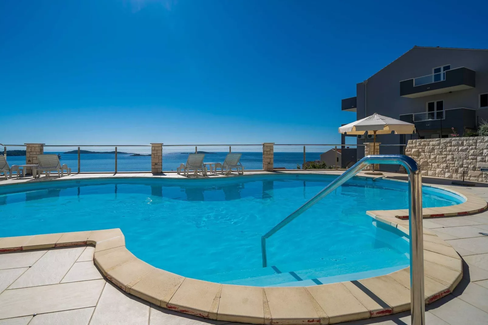 Apartments Marnic Blue Chill- Comfort Studio Apartment(S3)-Zwembad
