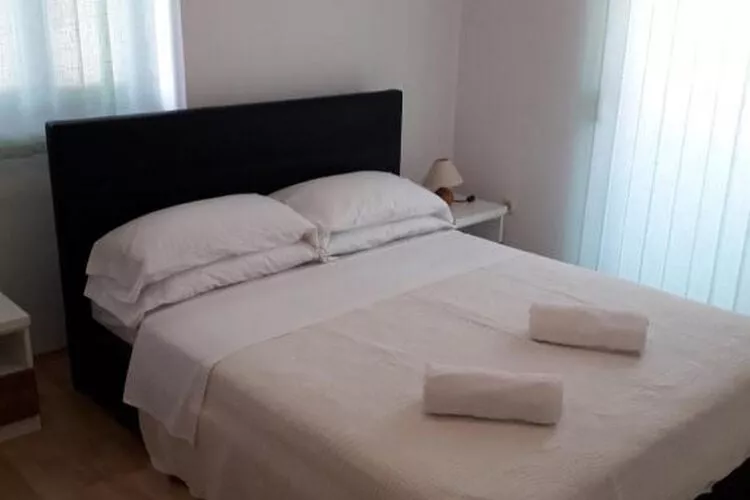 Apartments Mlikota - Two Bedroom Apartment with Terrace - A2 59671-Slaapkamer