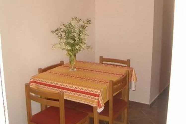 Apartment Dario - One Bedroom Apartment with Terrace and Sea View-Eetkamer
