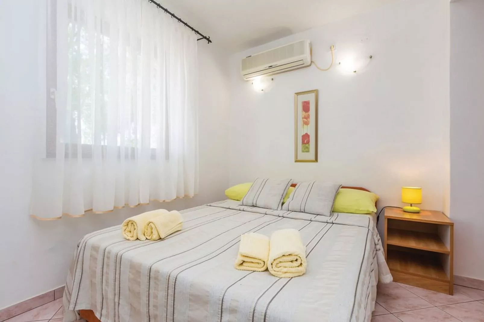 Apartments Paola - Studio Apartment with Terrace and Sea View-Slaapkamer