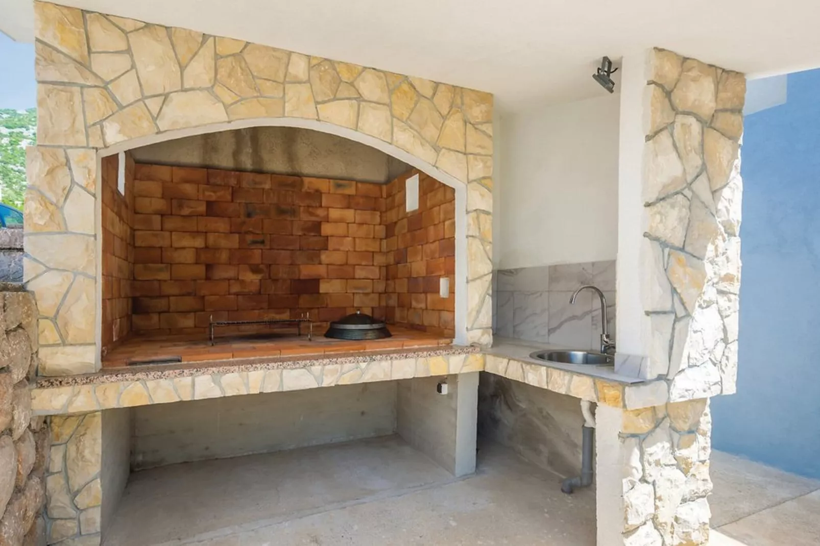 Apartments Paola - Studio Apartment with Terrace and Sea View-Faciliteiten