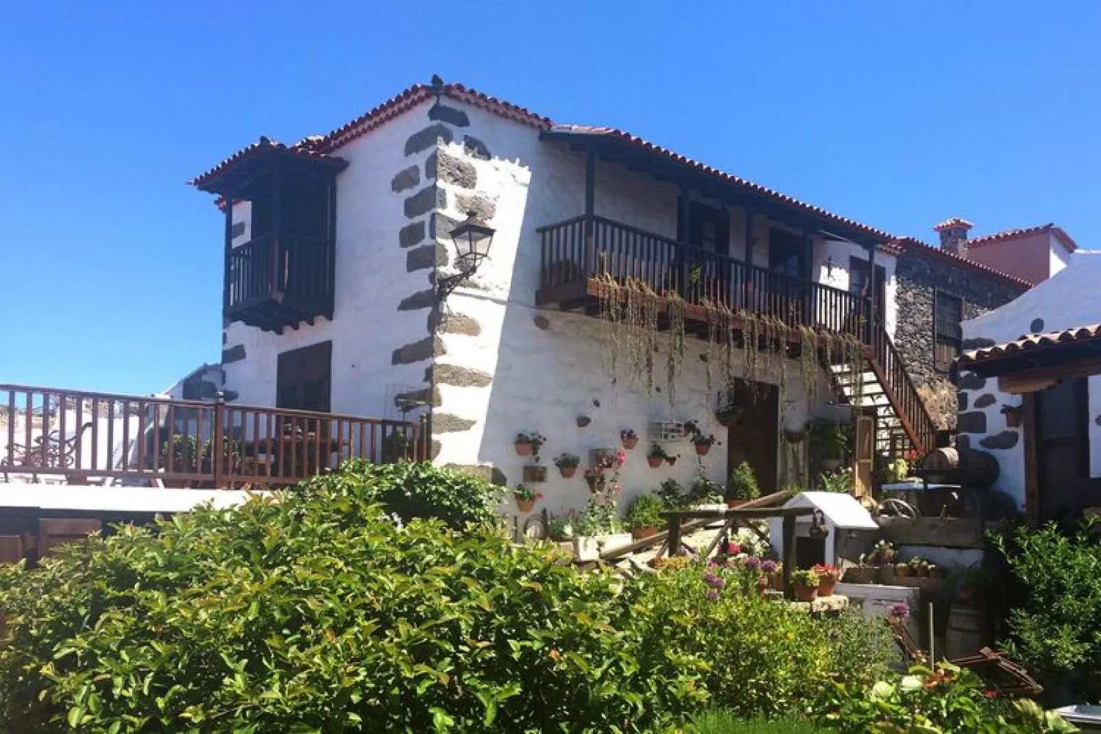 Casa Tajona-Buitenkant zomer