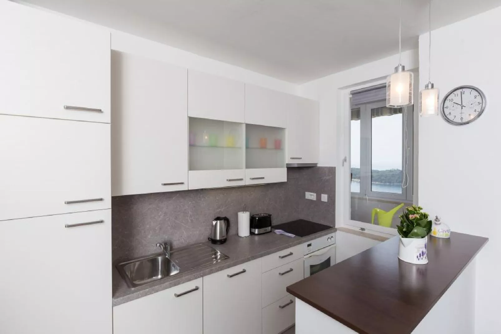 Apartment Precious View - One Bedroom Apartment with Sea View and City View-Keuken
