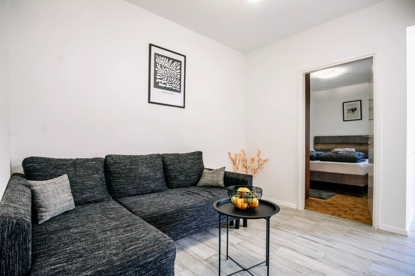 Apartment Wanda - Two Bedroom Apartment with City View-Woonkamer