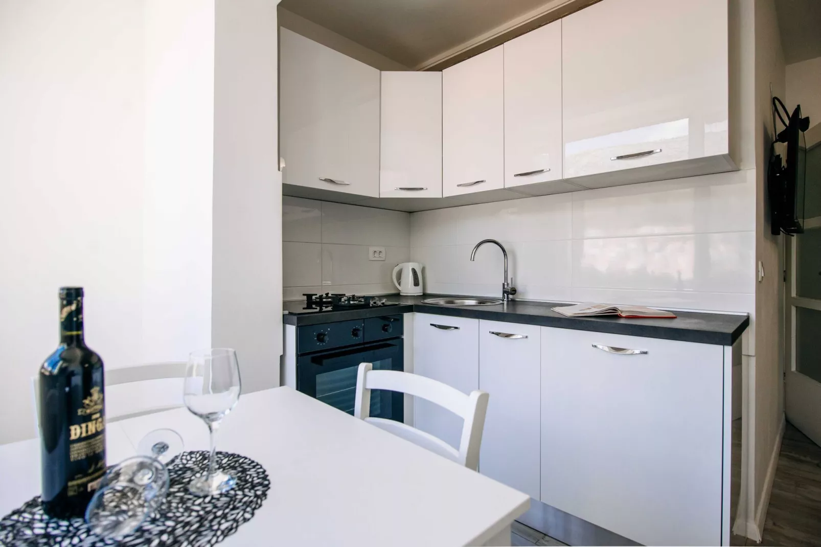 Apartment Wanda - Two Bedroom Apartment with City View-Keuken
