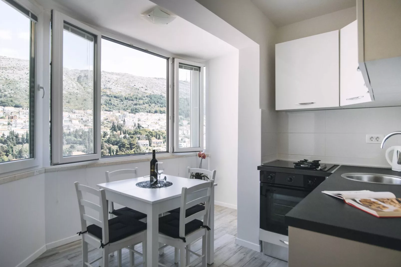 Apartment Wanda - Two Bedroom Apartment with City View-Binnen