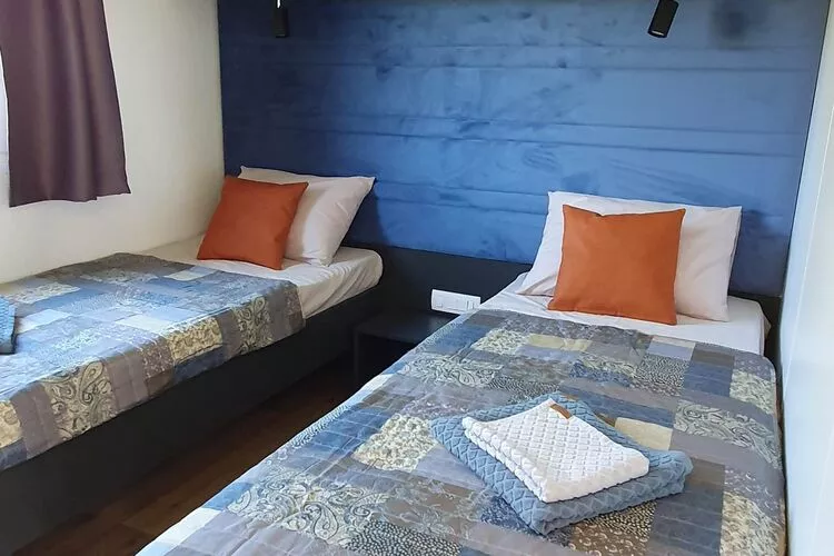 Mobile Homes Karlo & Dino - Superior Two Bedroom Mobile Home with Terrace - Karlo-Slaapkamer