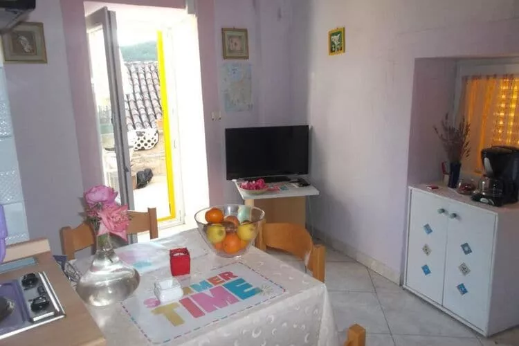 Apartments Sunce - One Bedroom Apartment with Sea View and Terrace (PLAVI)-Woonkamer