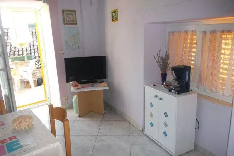 Apartments Sunce - One Bedroom Apartment with Sea View and Terrace (PLAVI)-Woonkamer