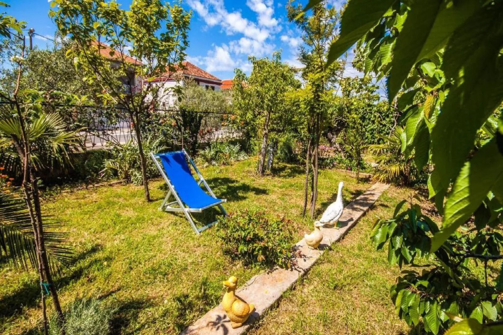 Apartments Amalia - Two Bedroom Apartment (Amalia 1)-Tuinen zomer