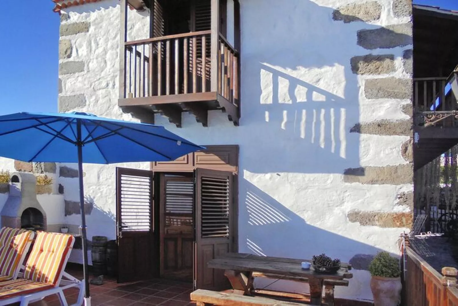 Casa Tajona-Buitenkant zomer