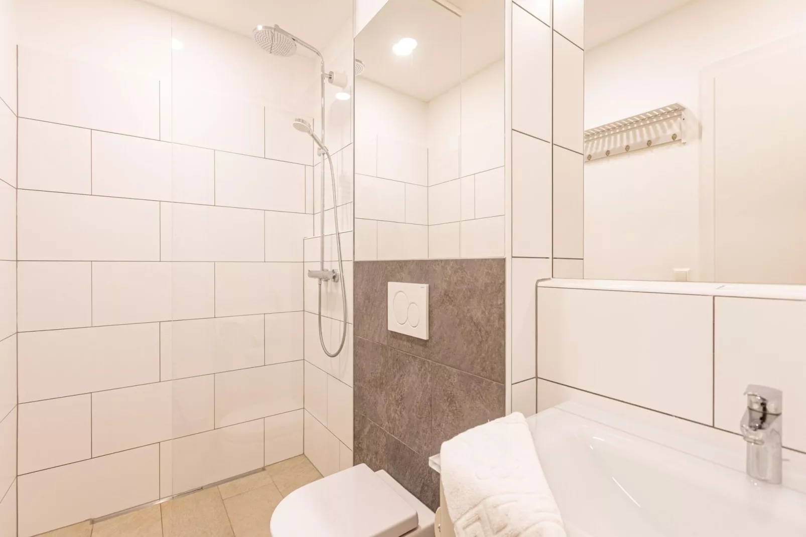 Turrach Suites 6-Badkamer