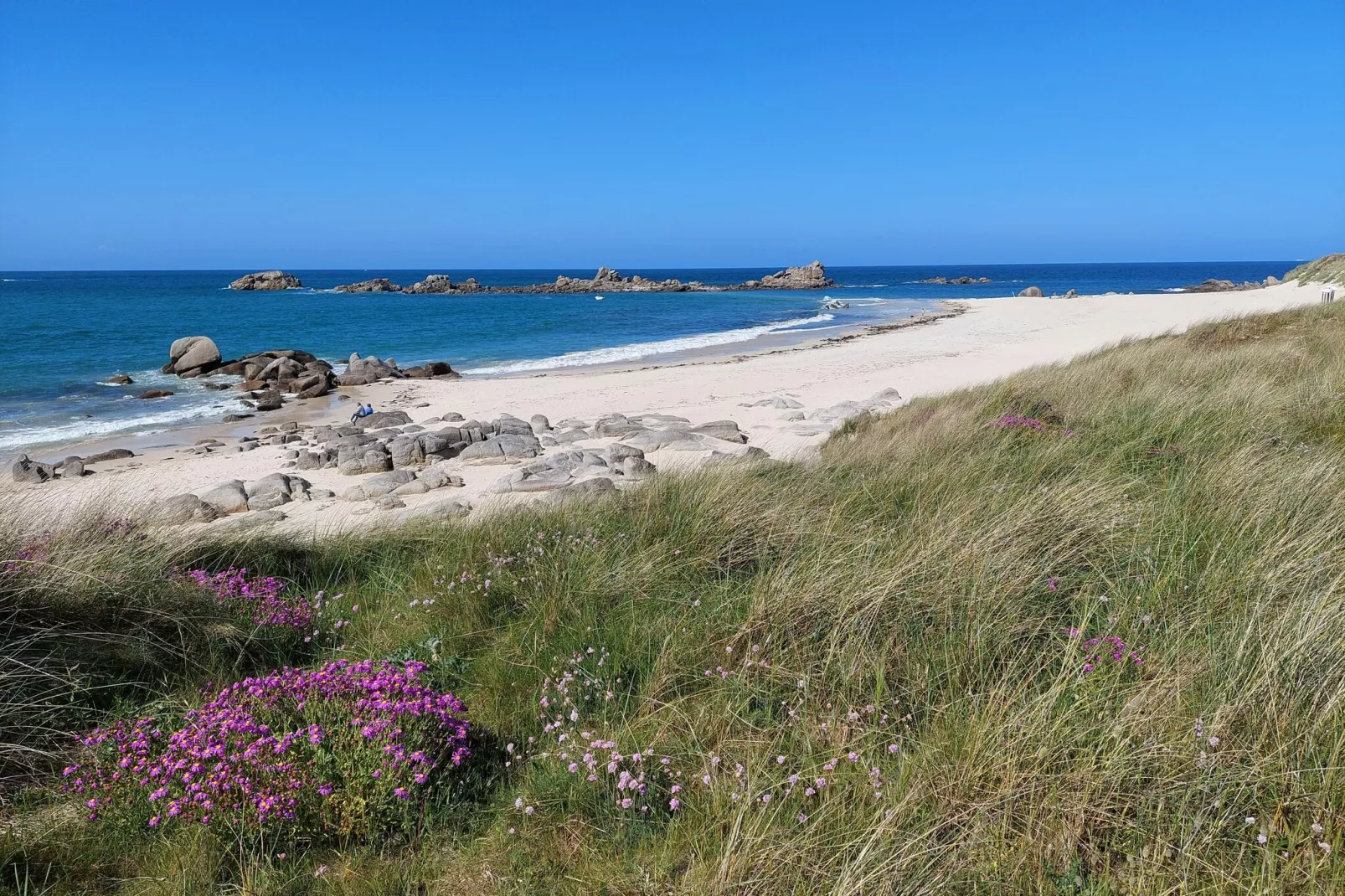 Ferienhaus in unmittelbarer Strandnähe Cléder-Gebieden zomer 1km