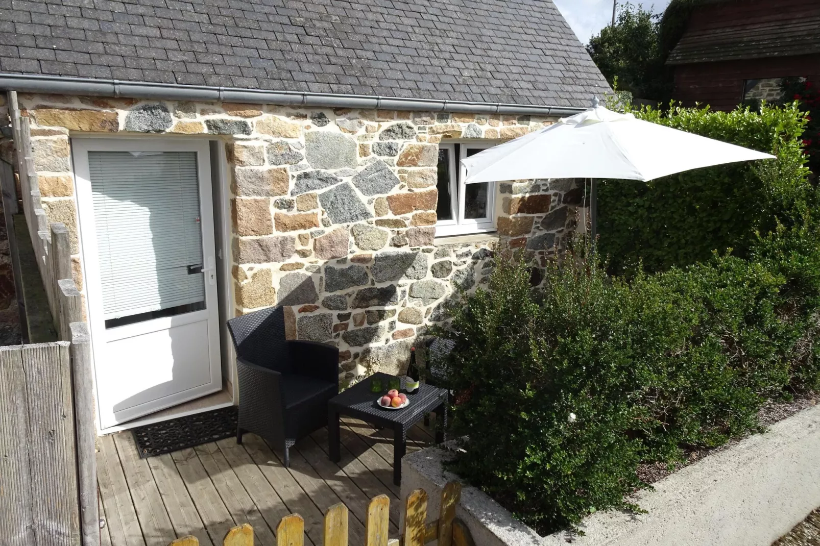 Natural stone cottage with garden and sea view on Breton estate Plougasnou