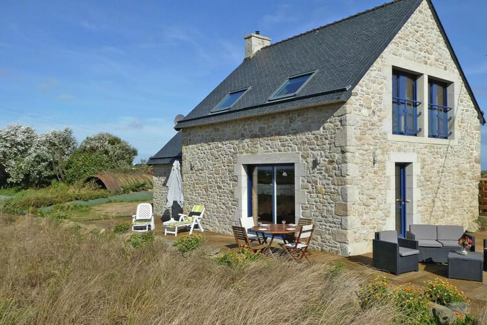 Ferienhaus mit teils Meerblick Cléder-Buitenkant zomer