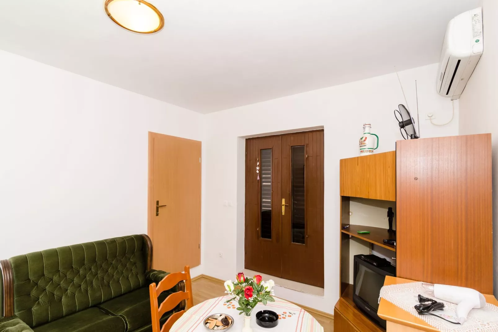 Apartment Berk - One-Bedroom Apartment with Terrace-Eetkamer