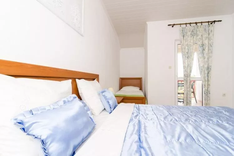 Apartments Villa Nikol - One Bedroom Apartment with Sea View (APT 2)-Slaapkamer