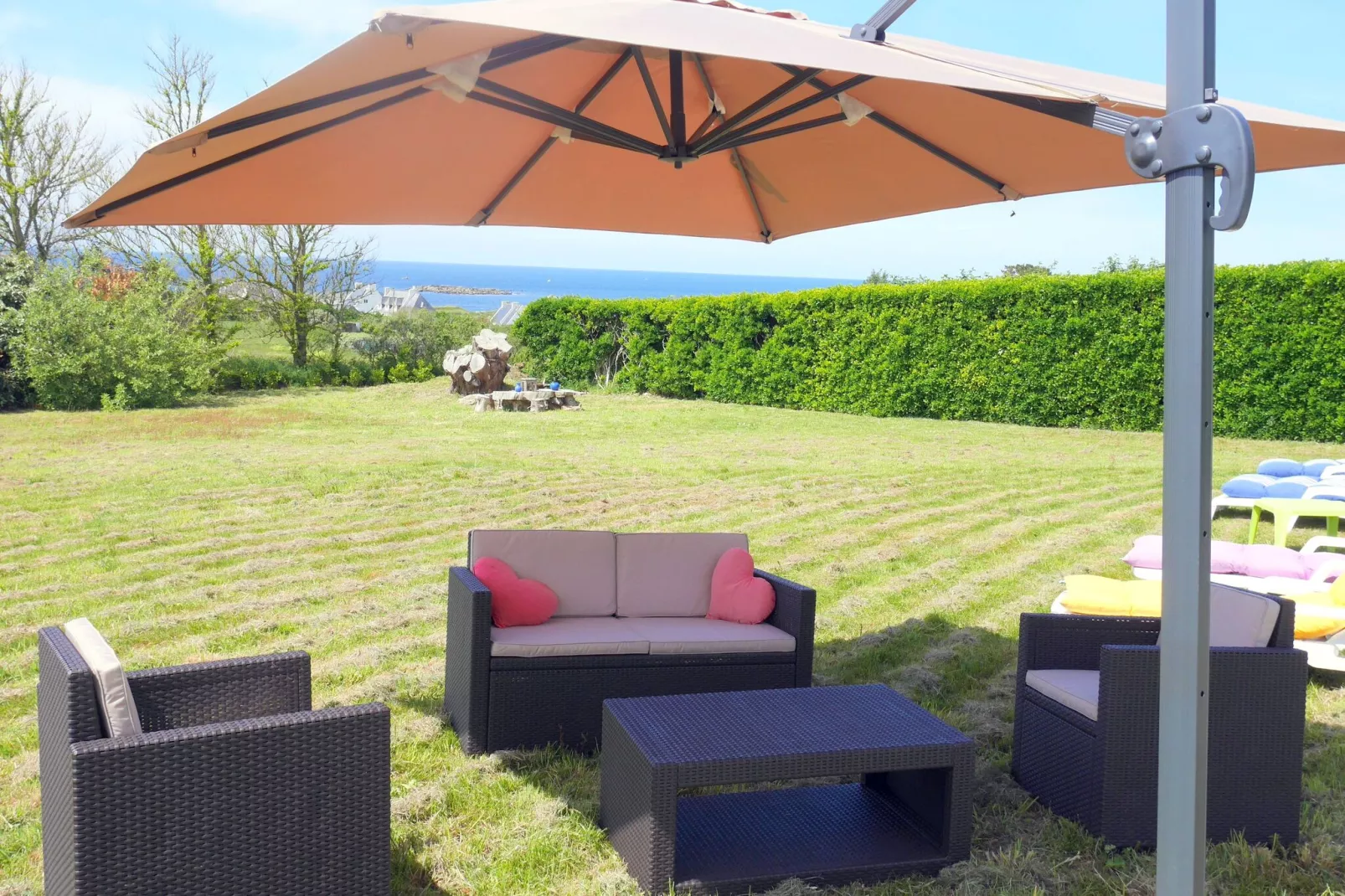 Ferienhaus mit 180° Panorama Meerblick Lampaul-Plouarzel-Tuinen zomer