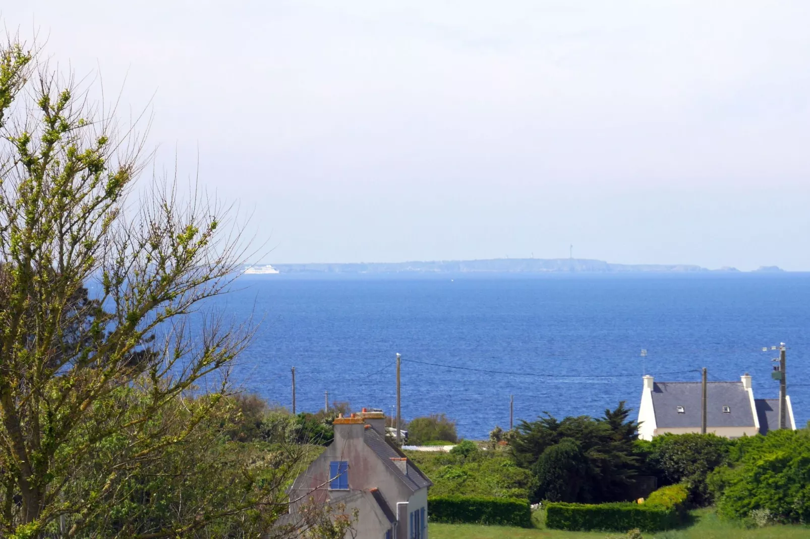 Ferienhaus mit 180° Panorama Meerblick Lampaul-Plouarzel-Uitzicht zomer